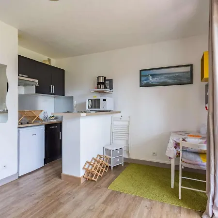 Studio Moderne 2* Avec Balcon, Parking, Wi-fi - Quartier Larochefoucauld A - Fr-1-3-487