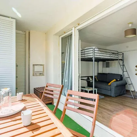 Studio Moderne 2* Avec Balcon, Parking, Wi-fi - Quartier Larochefoucauld A - Fr-1-3-487
